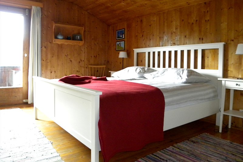 Schlafzimmer mit Aussichtsbalkon