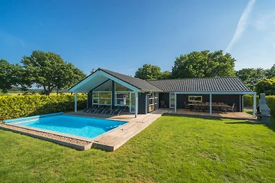 Huis aan het meer