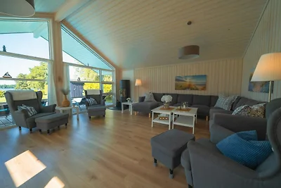 Huis aan het meer