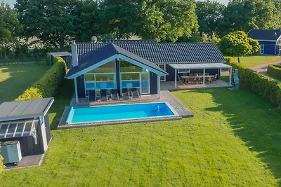 Huis aan het meer