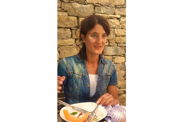 Frau Fararuni Frau Fararuni