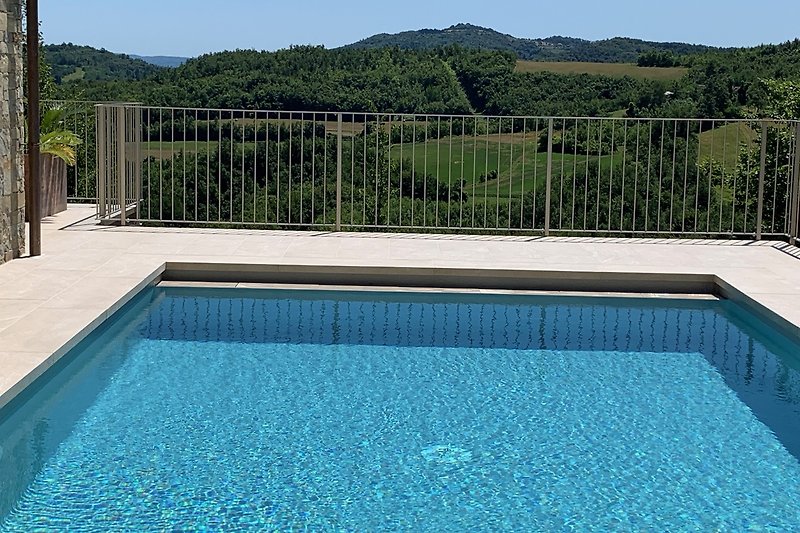 PIGNA - Pool mit Blick auf die Hügel