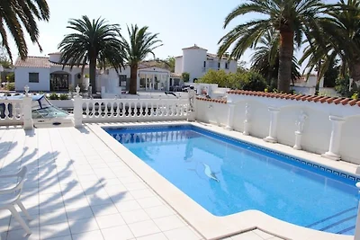 VILLA DORA HUTG 17523