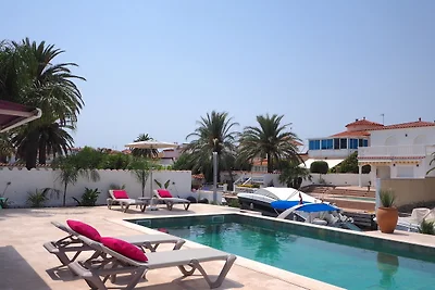 VILLA LIFESTYLE
