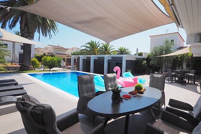 VILLA FALCO with Pool and Mooring