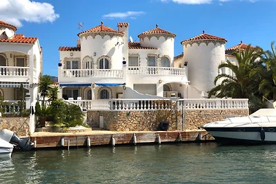 Casa Cap Ras con piscina e posto barca