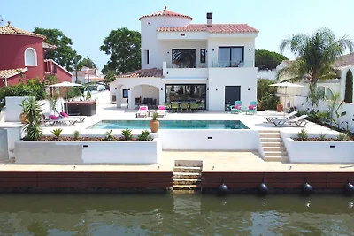 VILLA LIFESTYLE