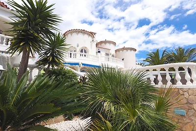Casa Cap Ras con piscina e posto barca