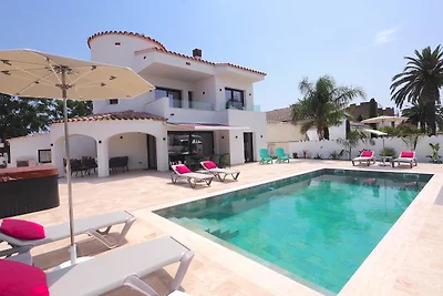 VILLA LIFESTYLE