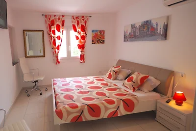 VILLA DORA HUTG 17523