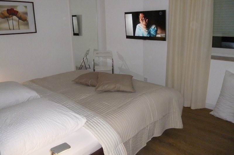 Schlafzimmer 1 mit SMART-TV