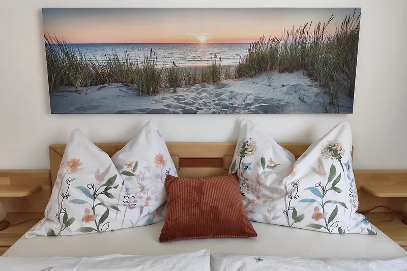 Einfach Relaxen im harmonisch eingerichteten Schlafzimmer im Erdgeschoß