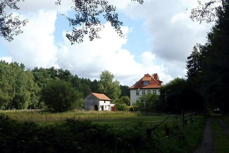 Landhausvilla umgeben von Pferdekoppeln