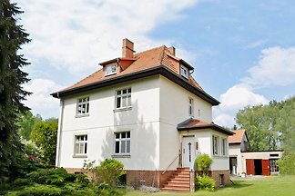 Villa an Wald u. Wasser bei Berlin