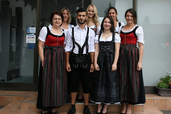 Frau B. Charles Frau B. Charles