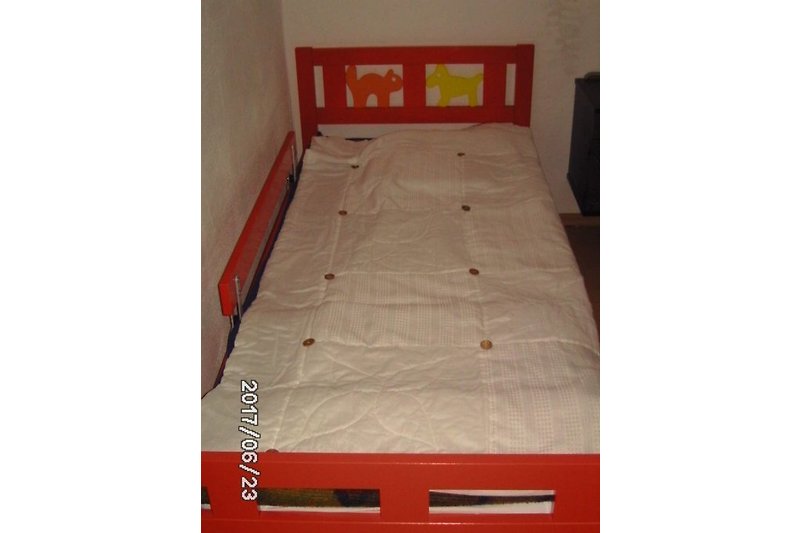 Kinder Bett in einenm Doppelzimmer
