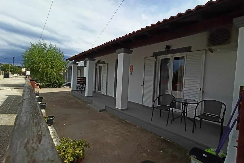 Schönes Haus mit Garten und malerischer Landschaft in ruhiger Wohngegend.