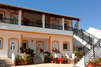 Alekas Apartments