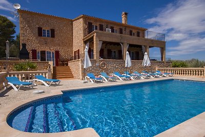 Family Villa with Pool Ref.129