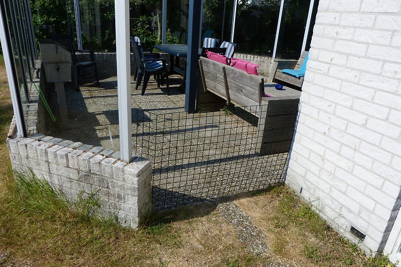 Für Hundebesitzer ist die Terrasse mit einem Gitter abtrennbar