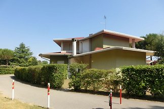 Ferienhauser Ferienwohnungen Mit Pool In Bibione