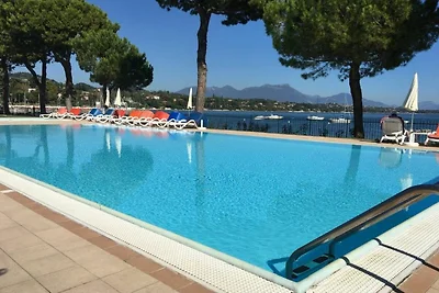 Front Lake Resort Le Corti del Lago Dreizimme...