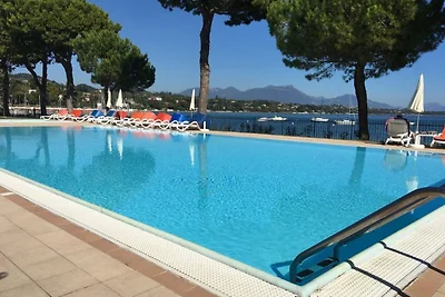 Front Lake Resort Le Corti del Lago Dreizimme...