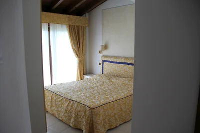 Front Lake Resort Le Corti del Lago Dreizimme...