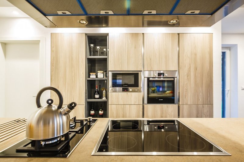 Die moderne und komplett ausgestattete Küche