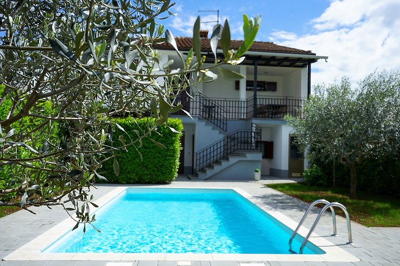 Villa Leon- Family Apartment with Private Pool