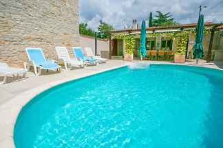 Casa con piscina Rajka