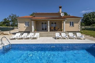 Villa Mikela