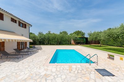 Holiday House Iris with Private Pool