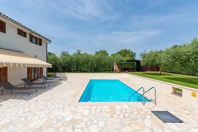 Holiday House Iris with Pool