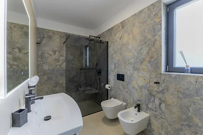 Villa Superiore in Tinjan