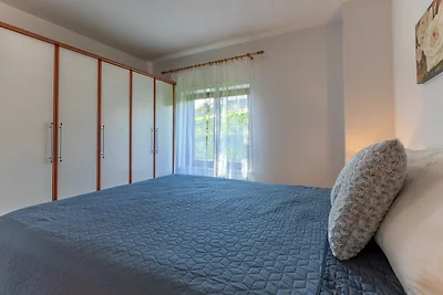 App Maria Buzet with shared pool