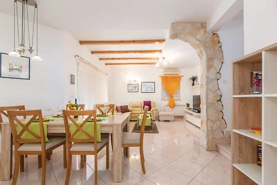Holiday House Verica
