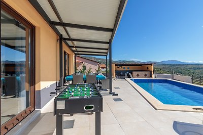 Holiday House with pool in Roc