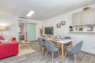 Holiday House Krase