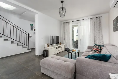 Holiday House Businia