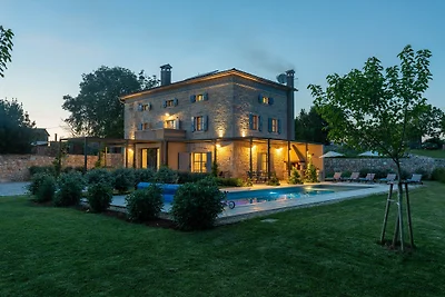 Villa Pi with heated Pool