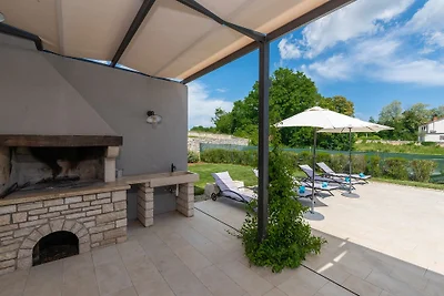 Villa Pi with heated Pool