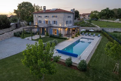 Villa Pi with heated Pool
