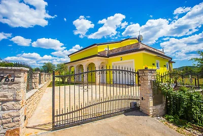 Villa Gialla