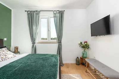 Holiday House Businia