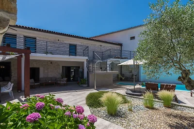 Villa Artiana mit Pool