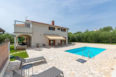 Holiday House Iris with Pool