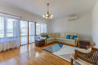 App Maria Buzet with shared pool