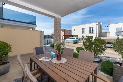 Holiday House Businia