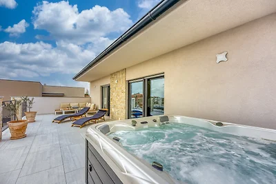 Klementina mit Pool and Whirlpool